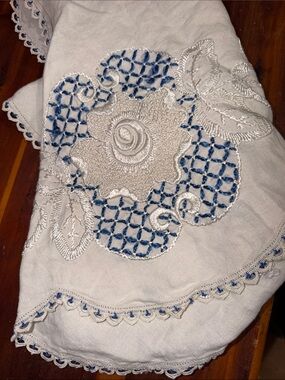 Vintage Elegant Rose Floral Embroidered Fabric Tablecloth Boho Granny Grandma